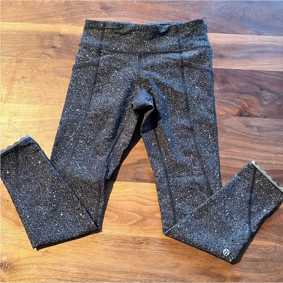 Lululemon Athletica Tight Stuff Tight II Size 4 Chakra Print Alpine Gray - Picture 2 of 10